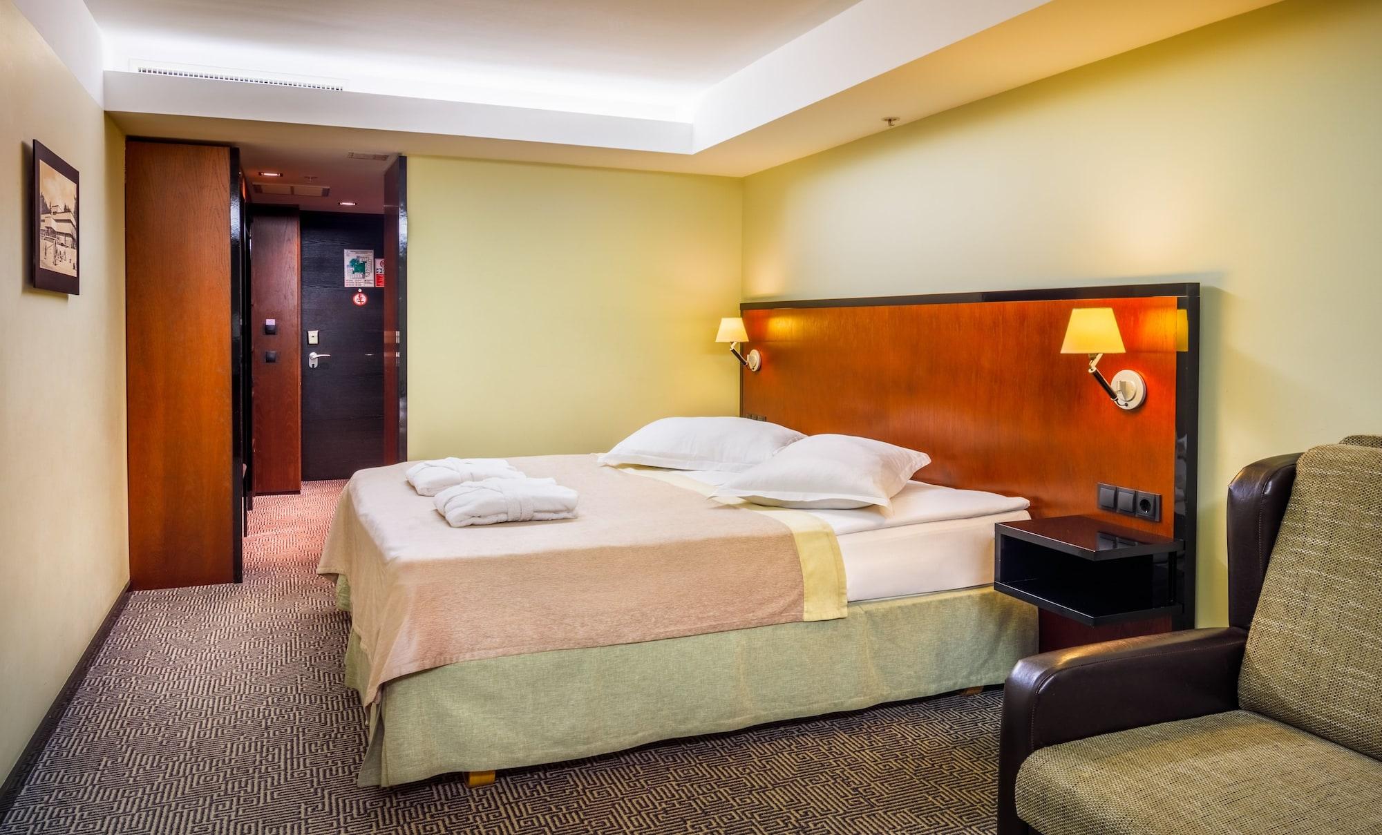 Meresuu Spa & Hotel Нарва-Йиесуу Екстер'єр фото